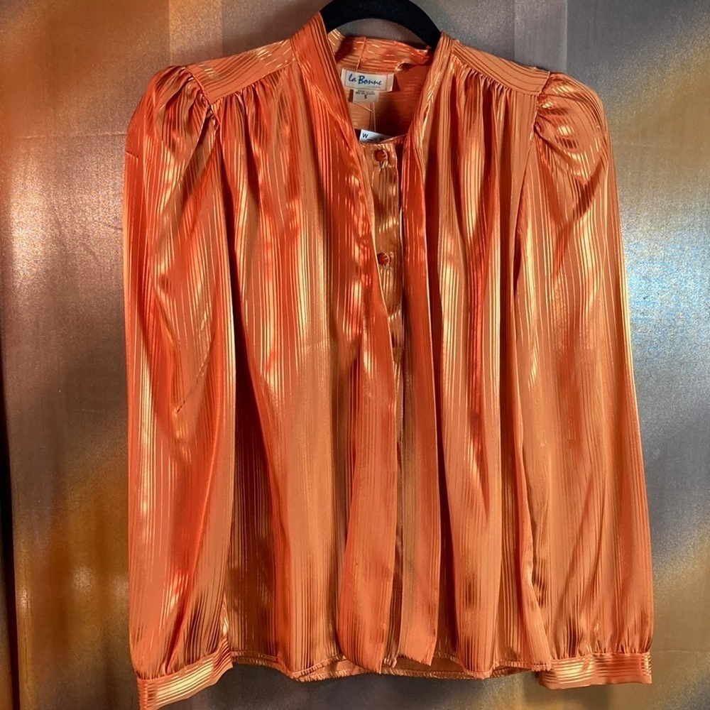 Vintage 70’s rust blouse satin stripes with built in tie. Size s 36”‎ bust 126